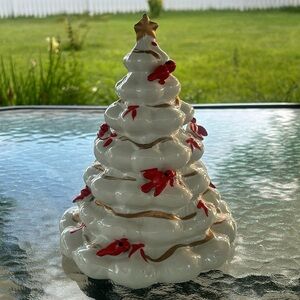 white Xmas tree with red Cardinal birds